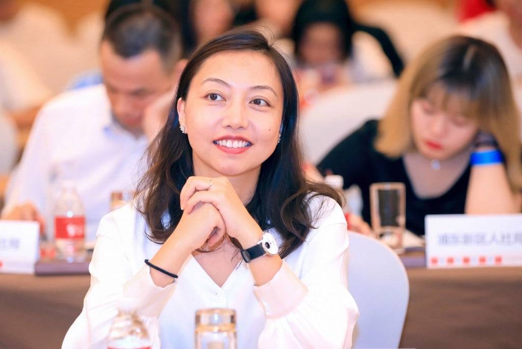 掘金女孩涌向硅谷,瞄准 AI 圈富豪觅良婿