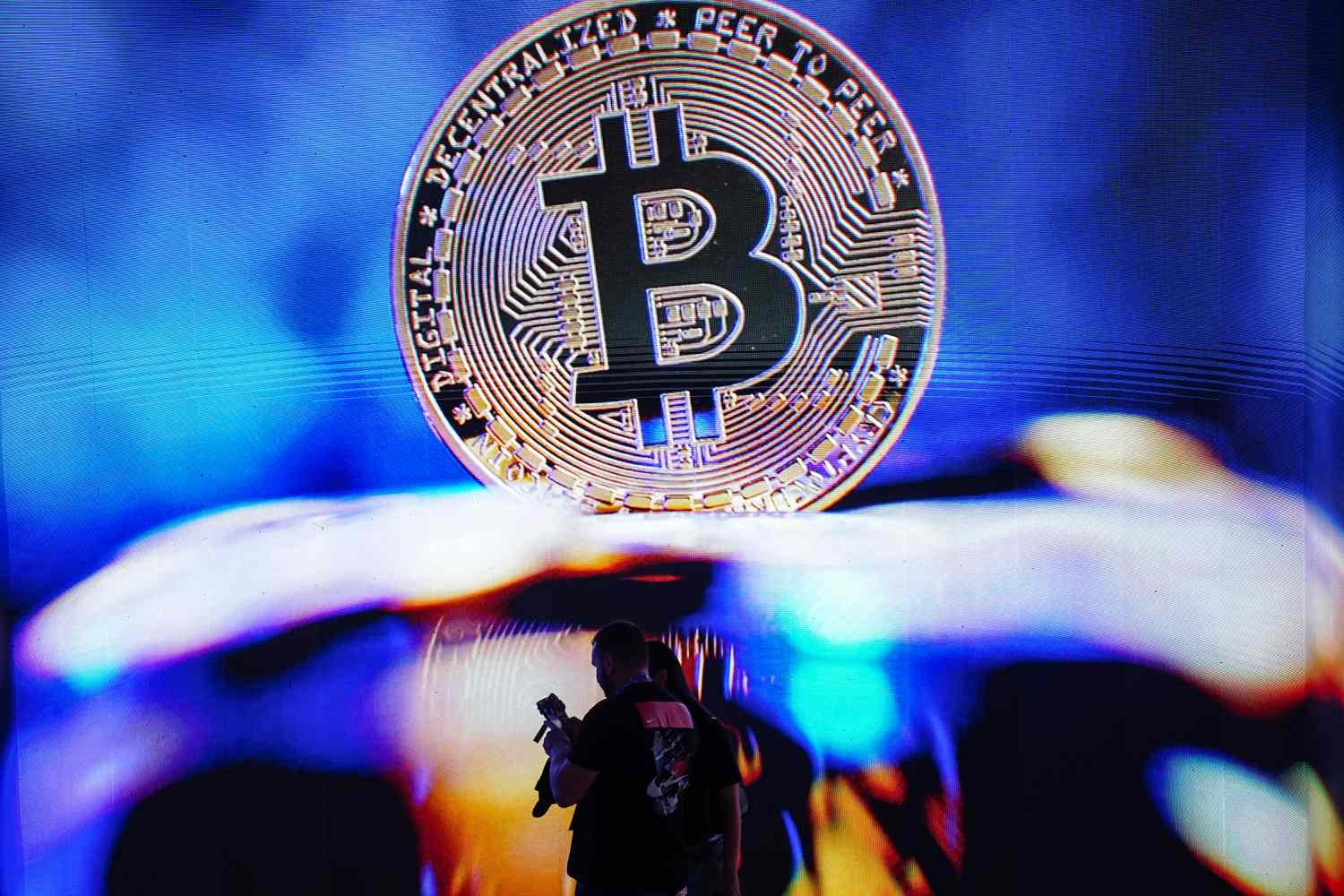 BTC 8 万美元关口，山寨季来了吗？机构买盘支撑反弹，但轮动信号仍弱