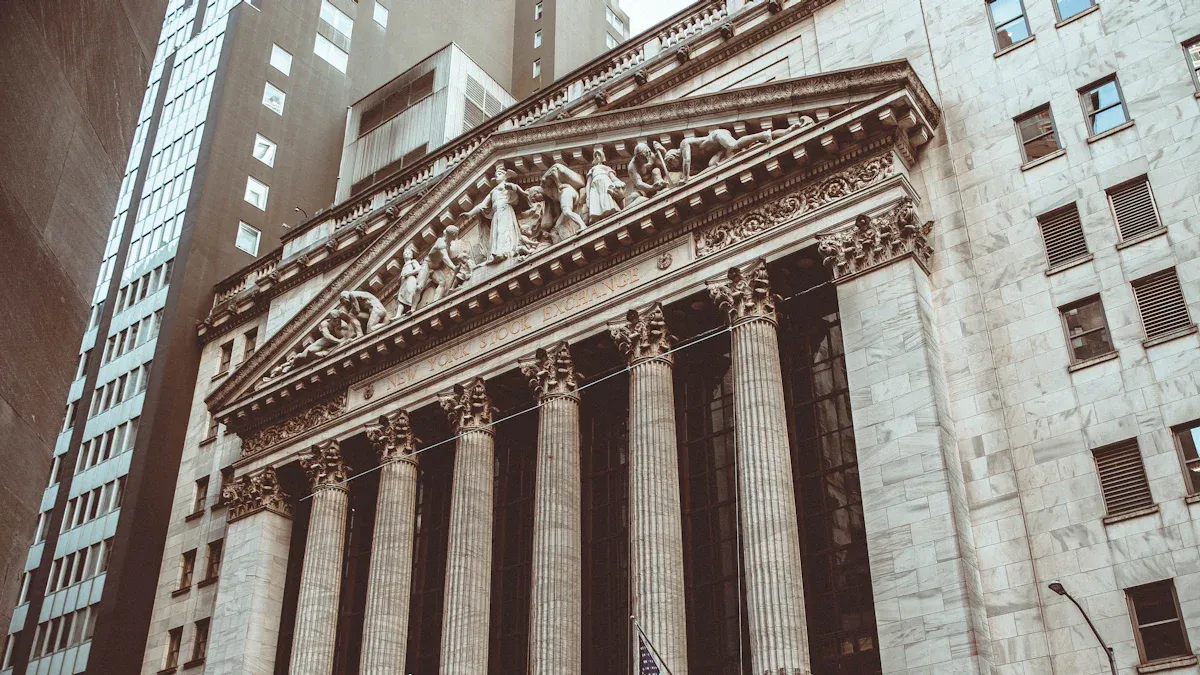 Understanding the US Stock Market: The Three Major Indices and Exchanges