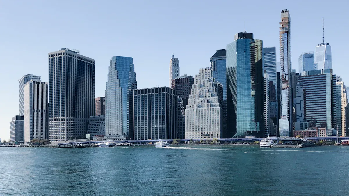 企業對決：全球龍頭 vs 區域冠軍