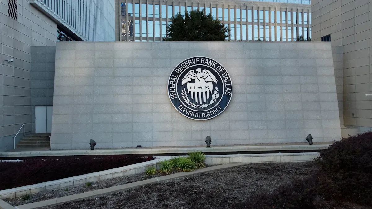 复盘转型之路：从按兵不动到降息开启