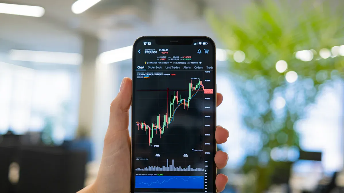 港股交易App怎么选 富途牛牛与华盛通全方位对比分析