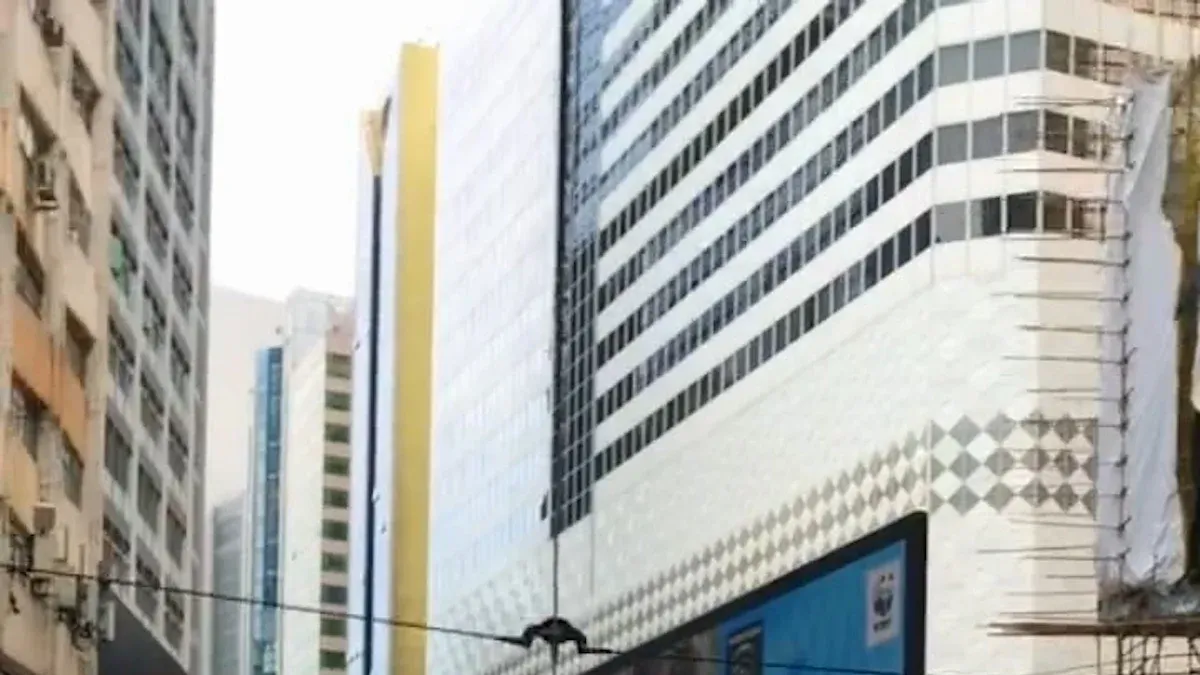 工作场景：薪资与生活费的实时流转