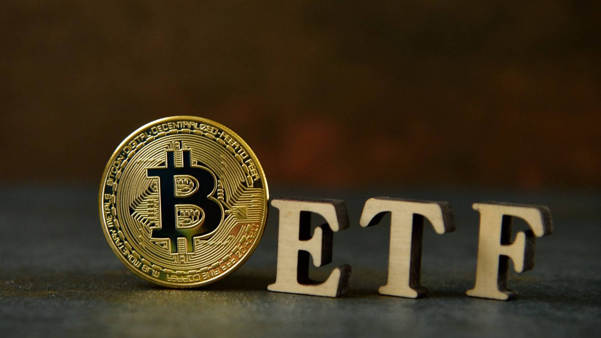 比特币ETF资金重回净流入，机构“抄底”信号来了？