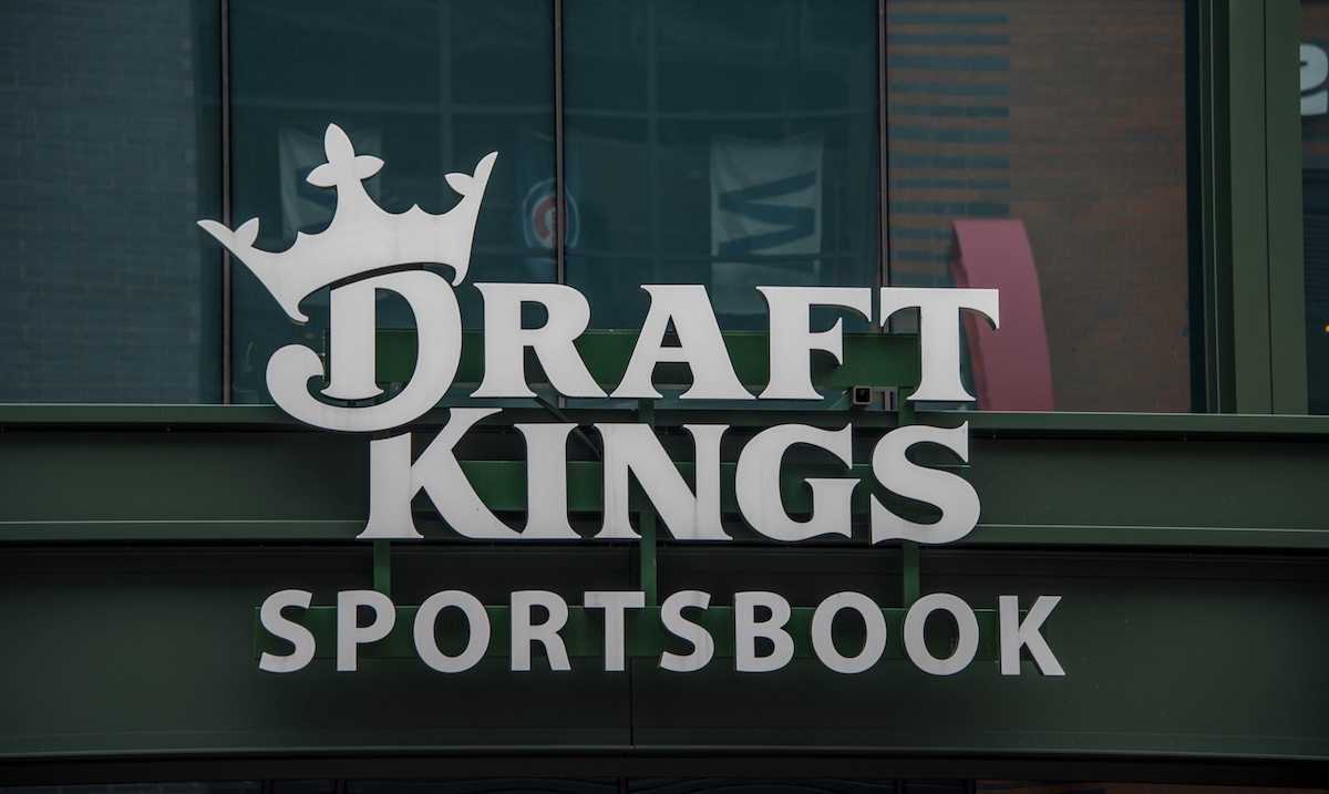 DraftKings股价跌至32美元，是“黑天鹅”还是“黄金坑”？