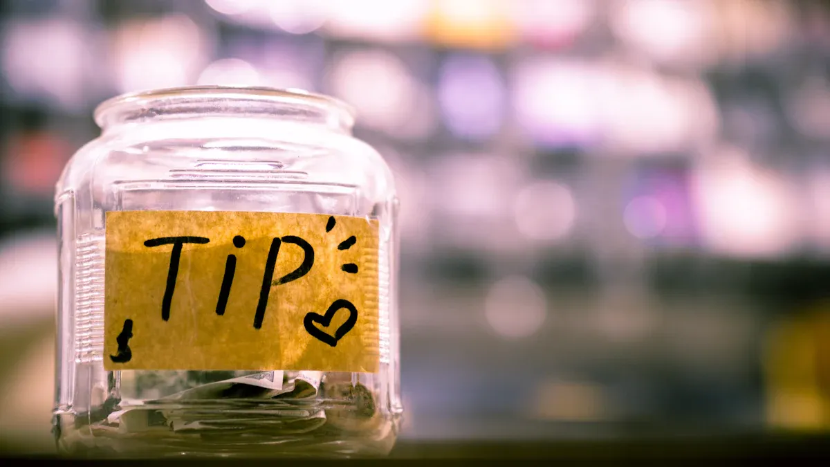 Tipping Culture in North America During the World Cup: How to Tip in USD Elegantly and at Low Cost