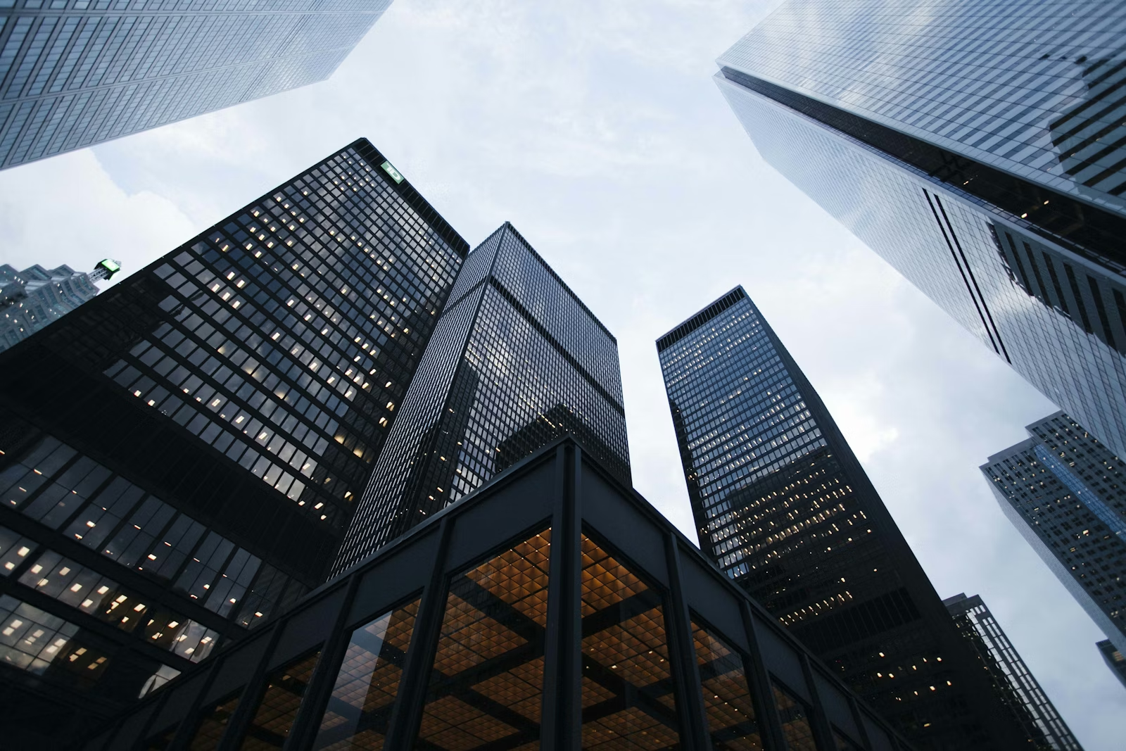 How to Choose an Overseas Bank Account? Start With Jurisdiction, Account Type, and Account-Opening Requirements