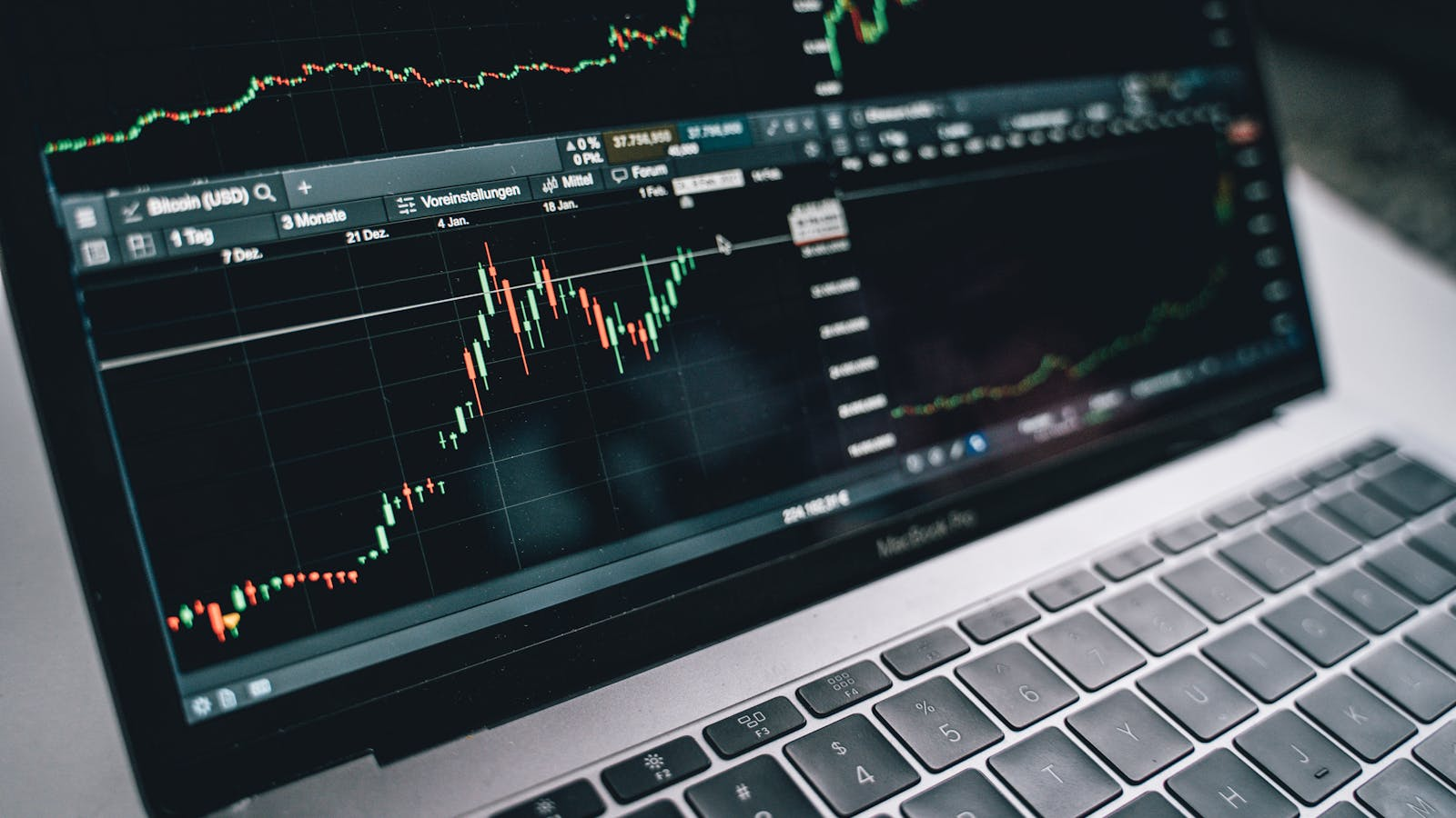 Why High-Profile IPOs Do Not Necessarily Outperform the Market: Understanding New Stock Investment Risks Through SpaceX
