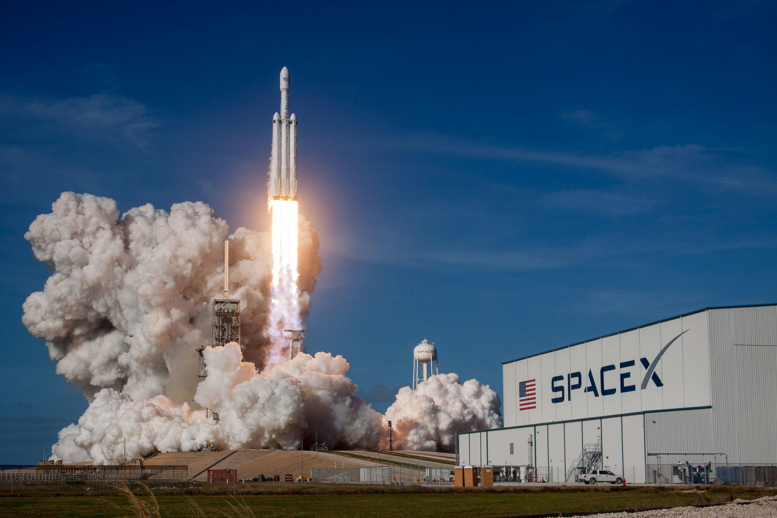 Will SpaceX Enter the Nasdaq-100? IPO, Index Inclusion, and ETF Fund Flow Impact Explained