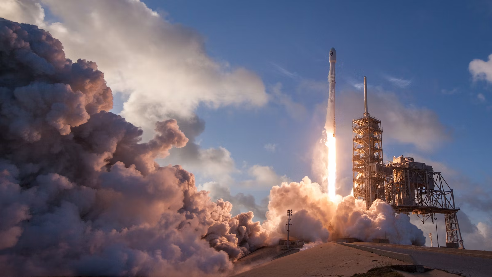 SpaceX 火箭发射与低成本运营体系
