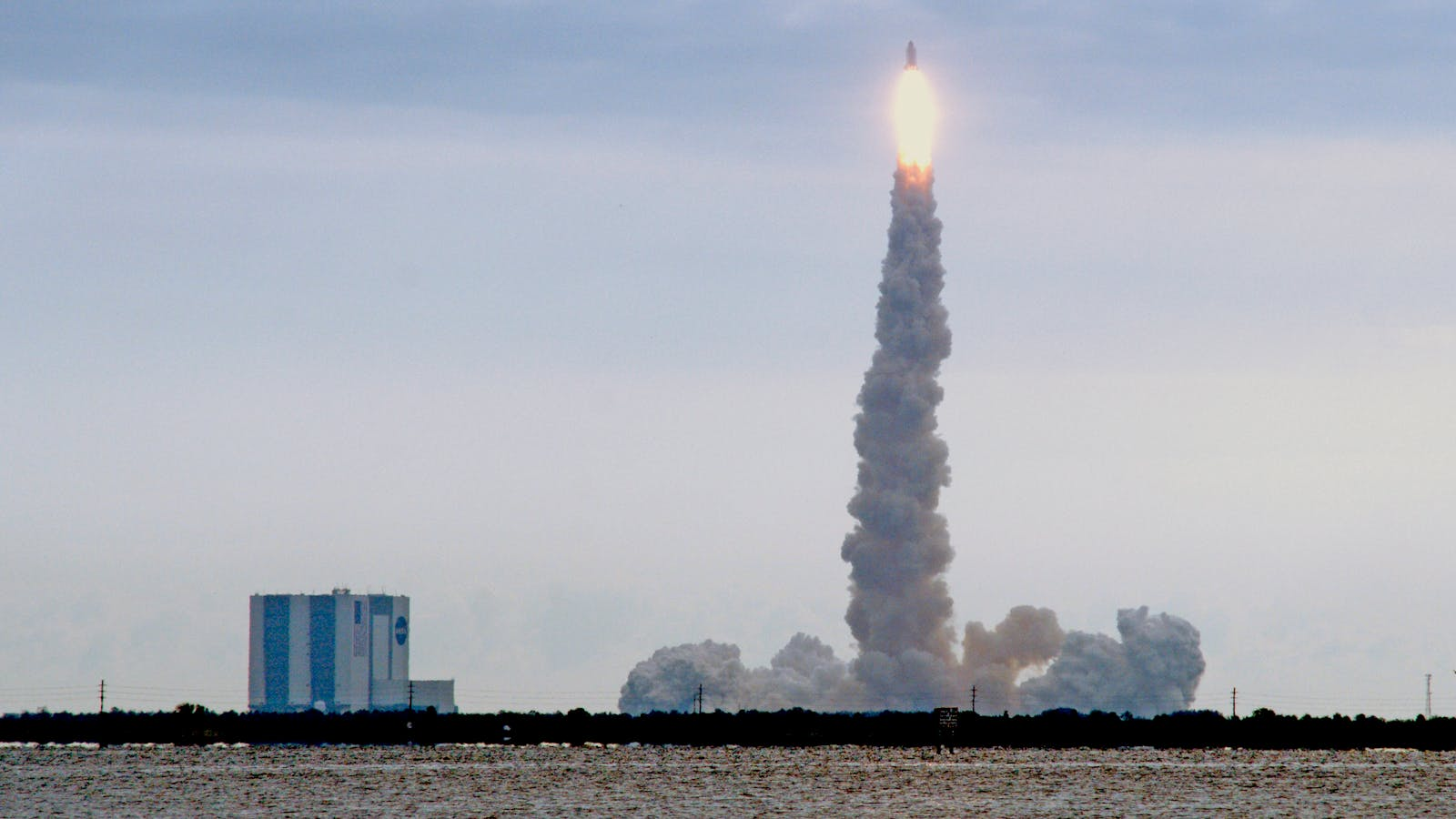 Which Themes Could SpaceX’s IPO Drive? Commercial Space, Satellite Internet, and AI Infrastructure Explained