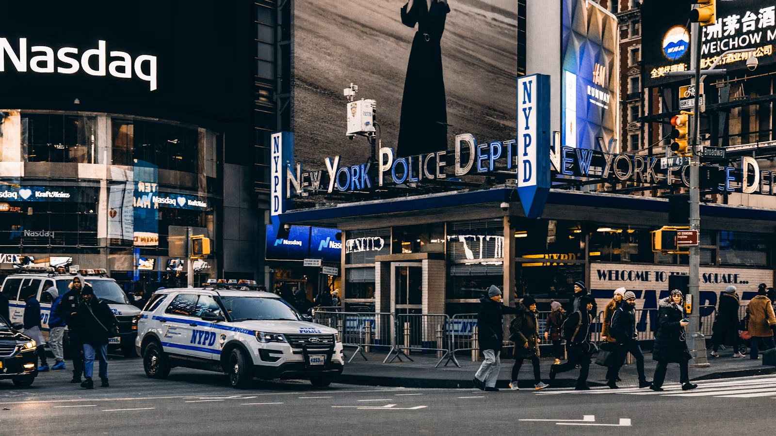 What Is the Difference Between Nasdaq and NYSE?