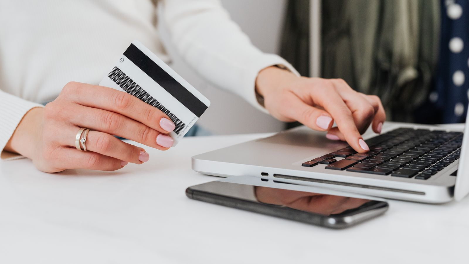 Wise virtual card and AI service subscription payments