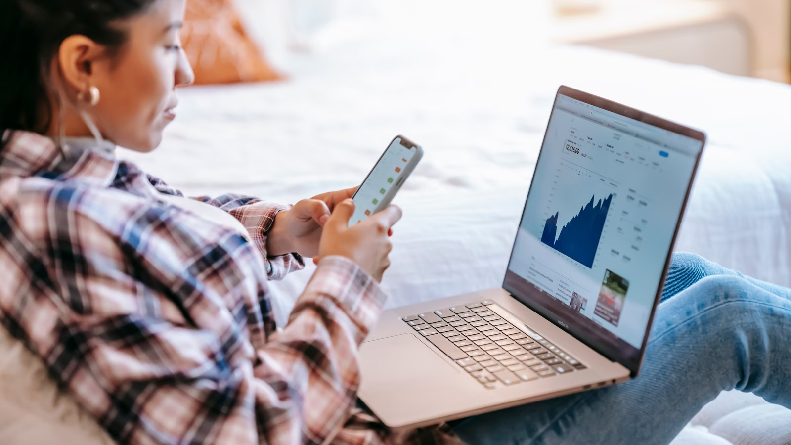 Using a mobile app for currency exchange