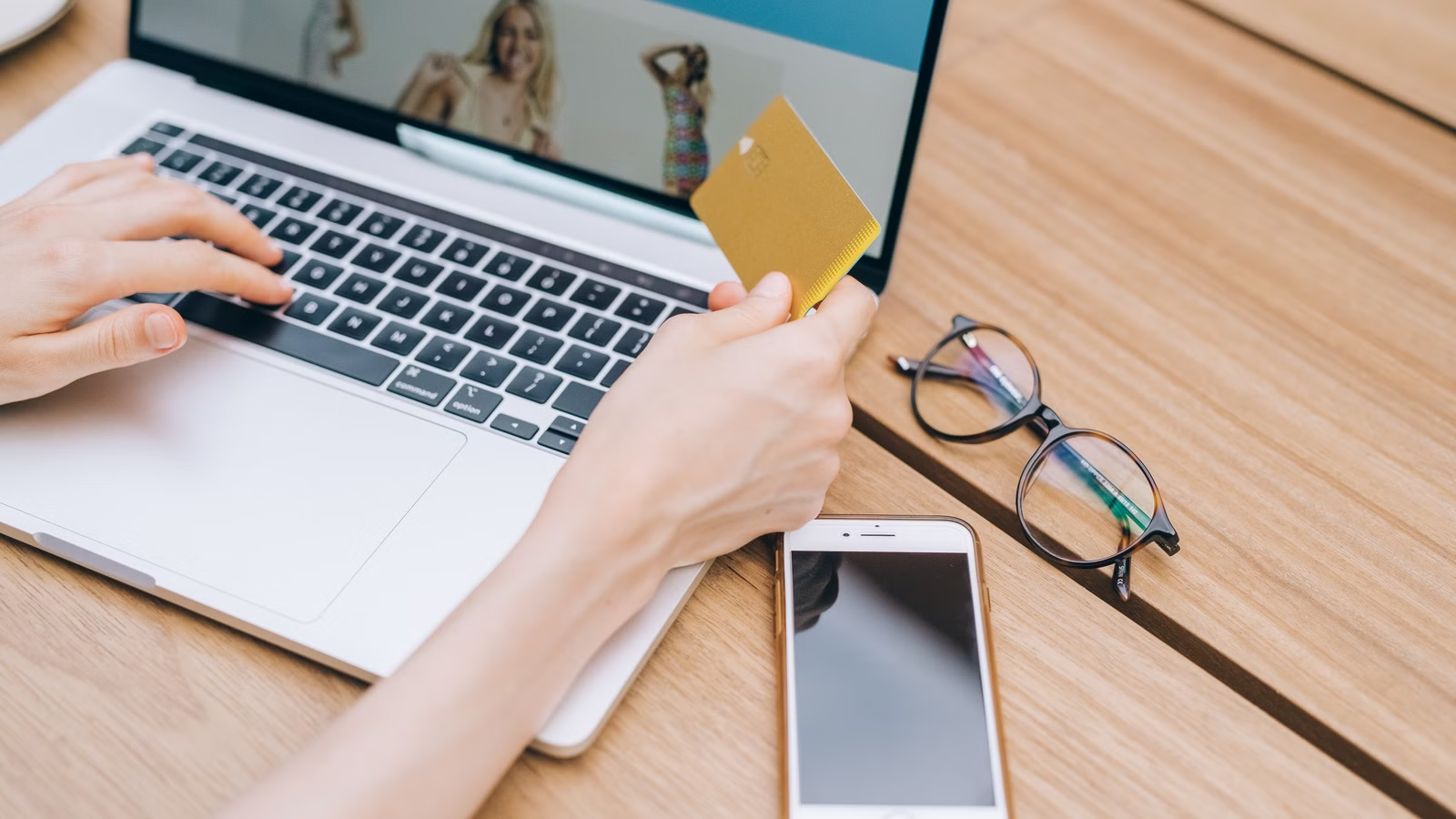 Step-by-step online banking setup with laptop and card