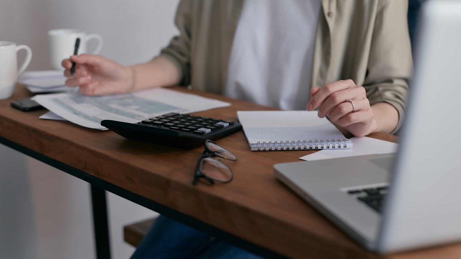 AI subscription payment failure and household bill review