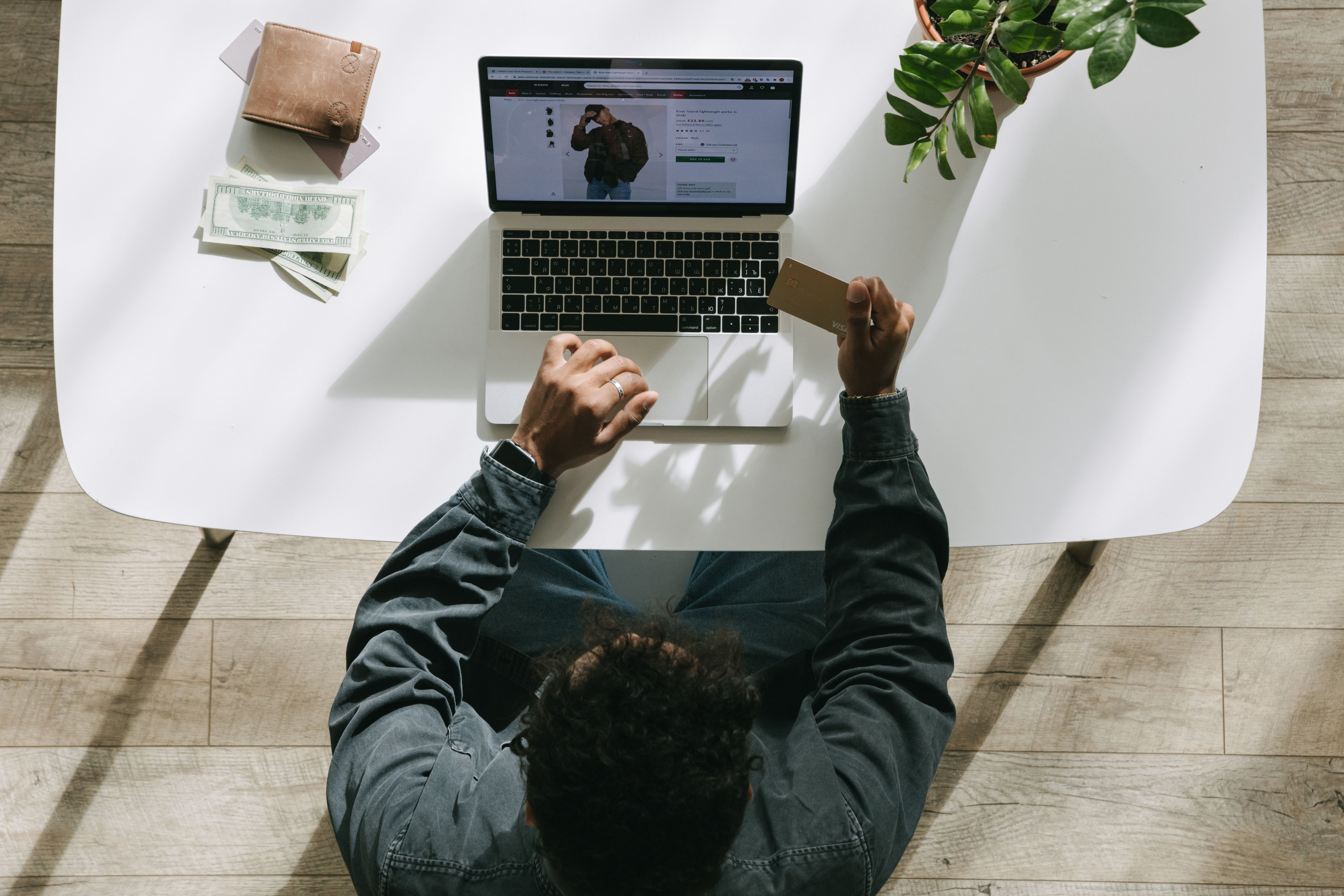 Comparison of bank accounts, cards, and cross-border payment tools
