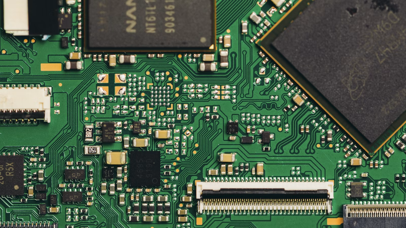 NAND memory chips and semiconductor circuit board