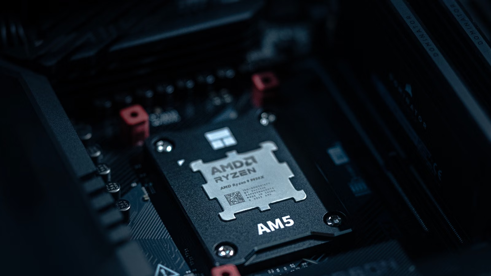 HBM 溢价与 AI 加速器内存需求