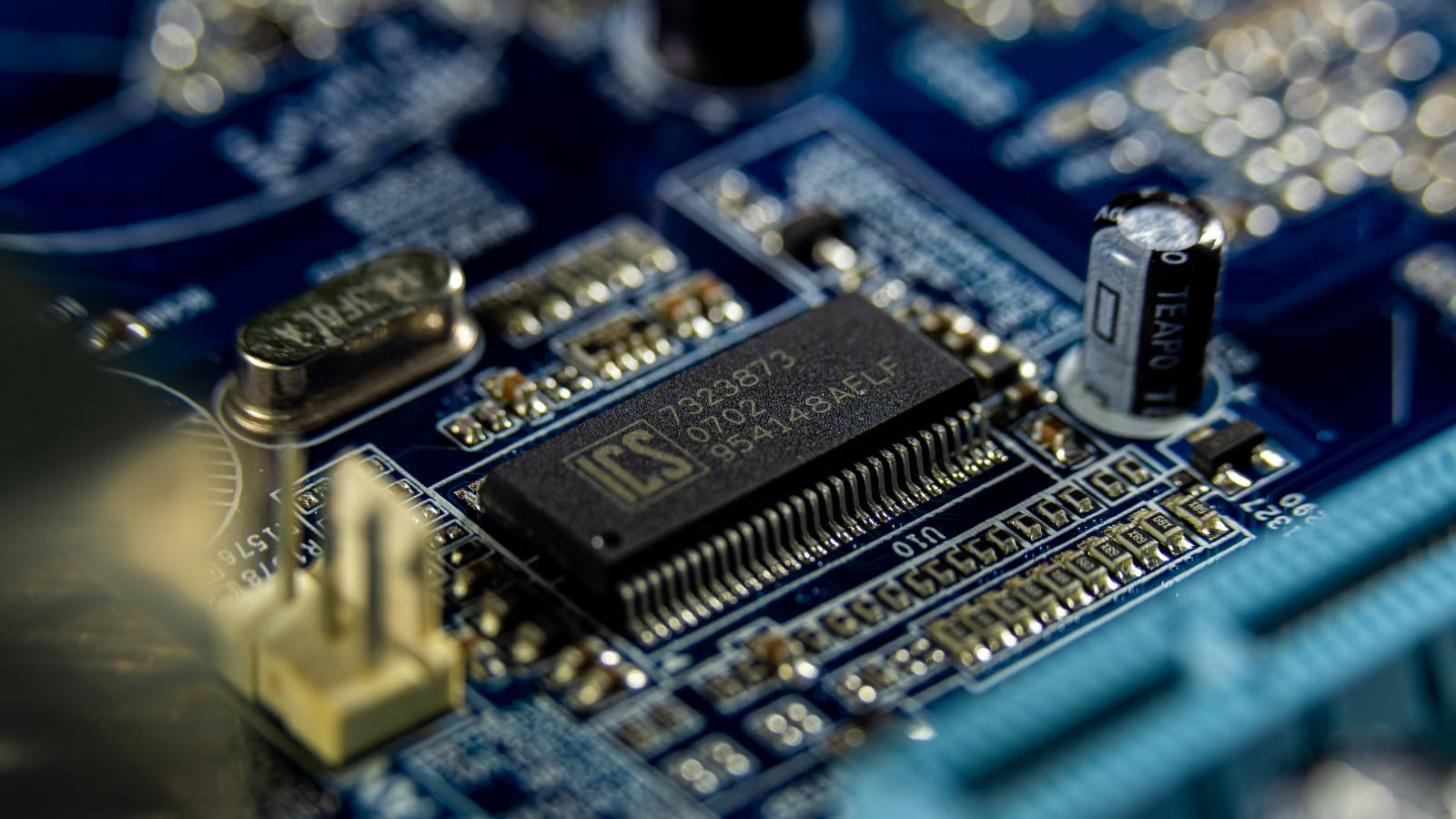 Chip packaging and circuit design behind HBM specifications