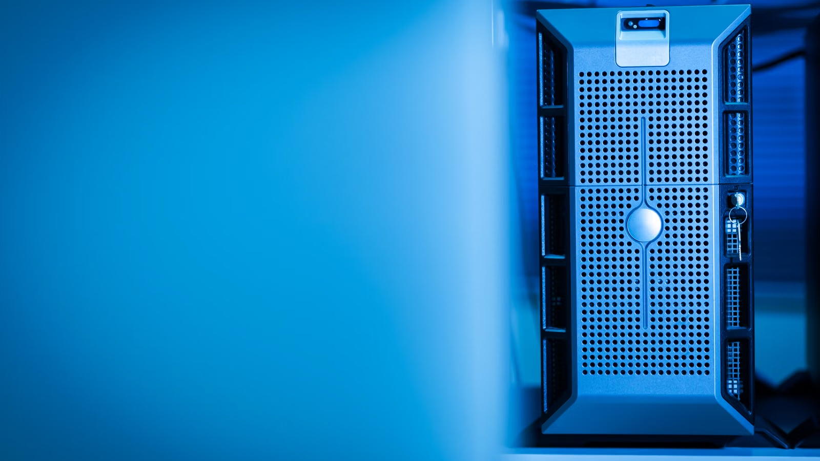 High-bandwidth memory and server hardware in AI servers