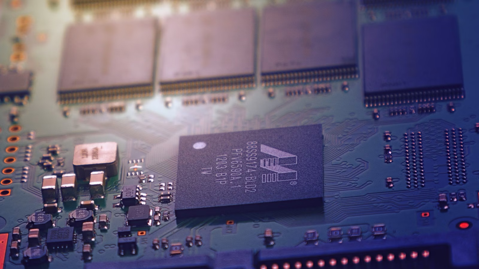 EEPROM、NOR Flash 与 SLC NAND 的嵌入式存储分工