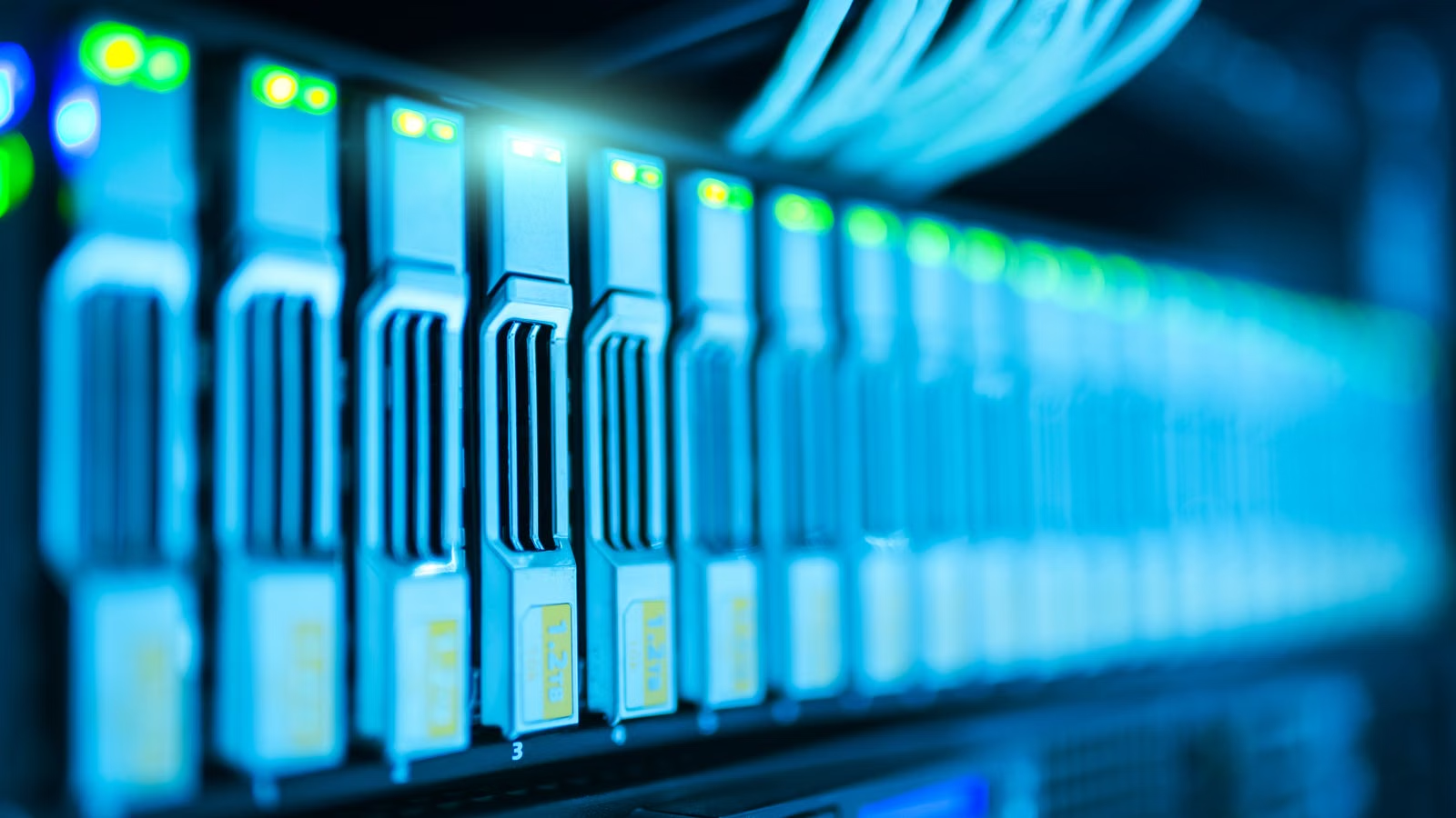 Nearline HDD 在云厂商和 AI 数据中心中承担低成本大容量存储角色