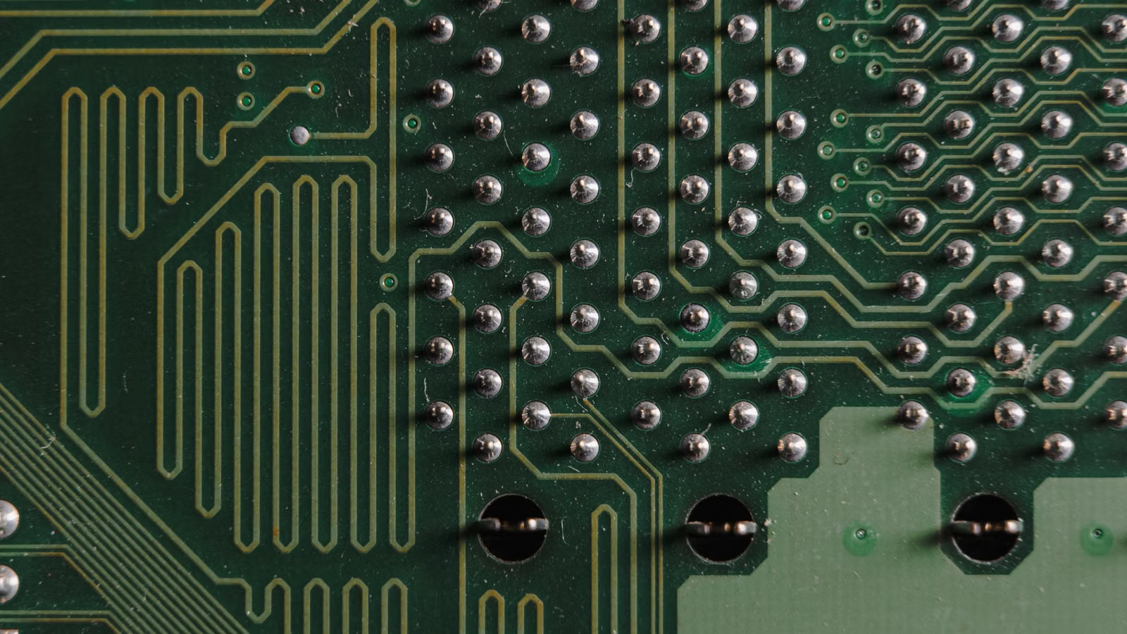 HBM DRAM 路线与半导体芯片技术弹性