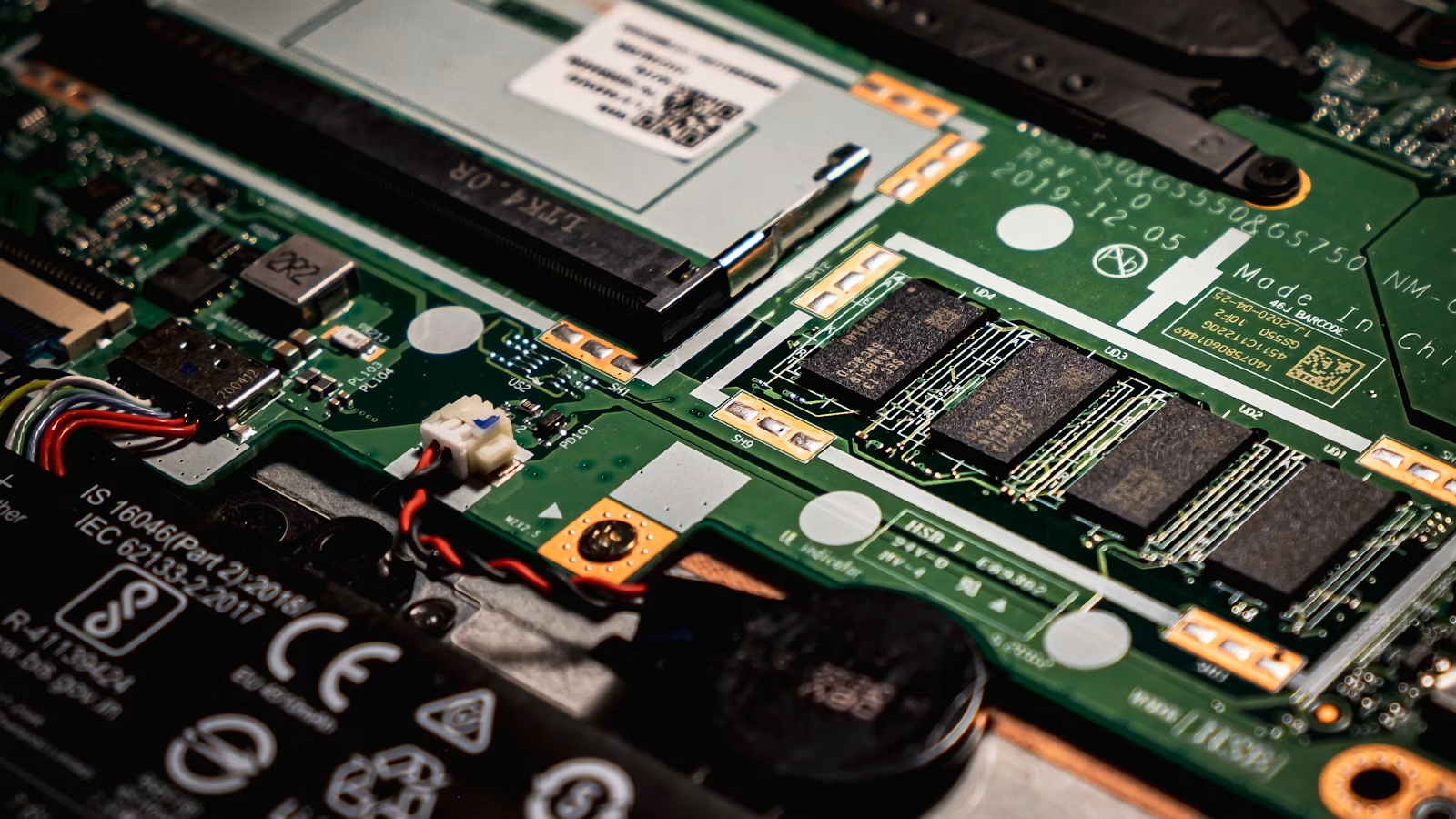 Shanghai Fudan and Micron in different parts of the memory chip value chain