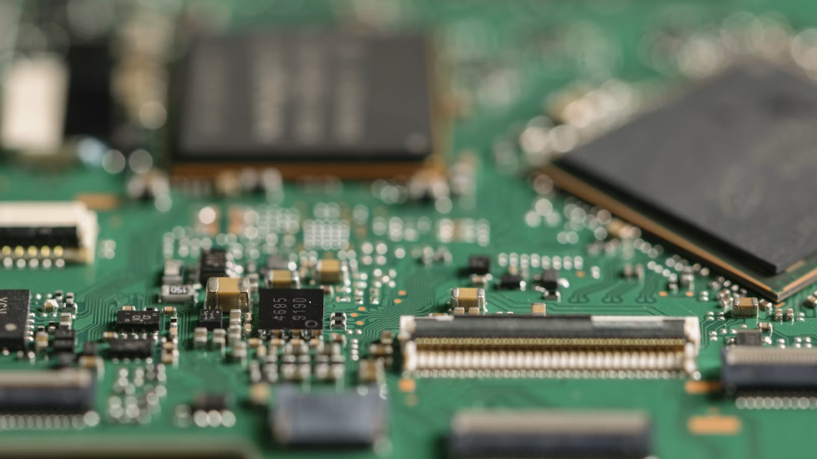 Product structure differences between Shanghai Fudan and Micron