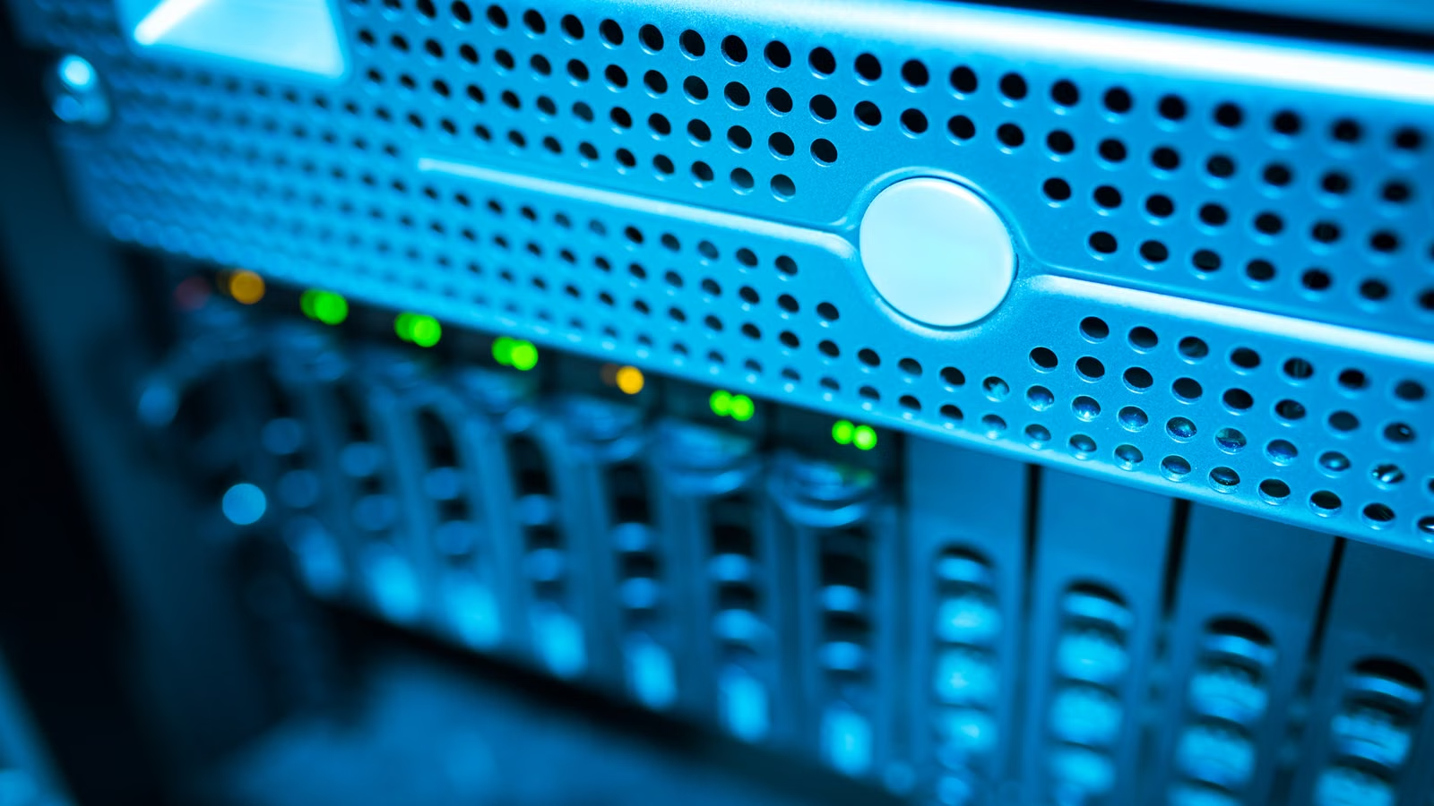 西部数据 WDC 与 Pure Storage PSTG 在 AI 数据中心存储架构中的不同定位