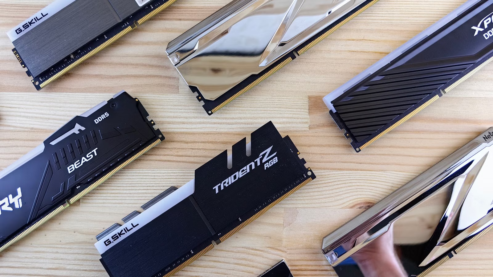 普通 DRAM 与 DDR5 内存价格受 AI 产能转移影响