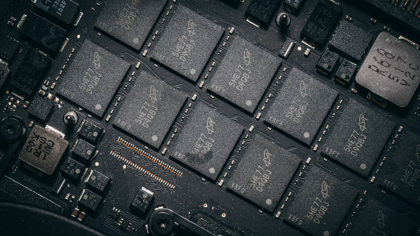 Chips and circuit foundations of Hong Kong-listed memory chip design-related companies