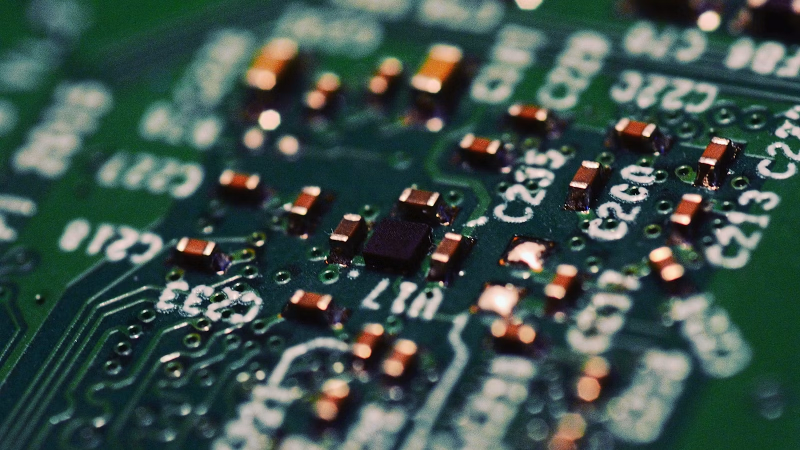 上海复旦相关的非挥发存储器 FPGA 与安全芯片应用