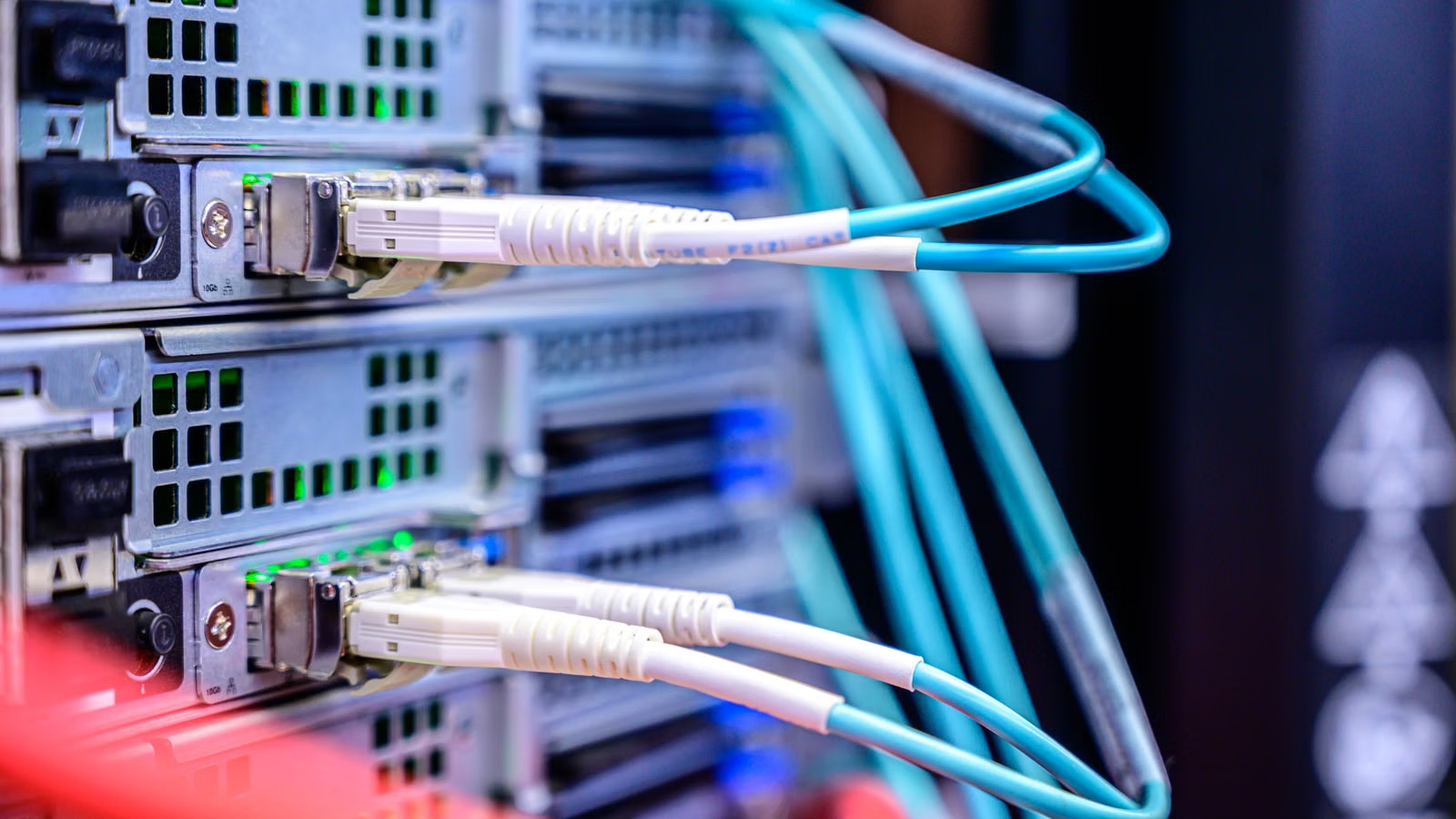 Network connectivity, subscription services, and storage management in enterprise data platforms