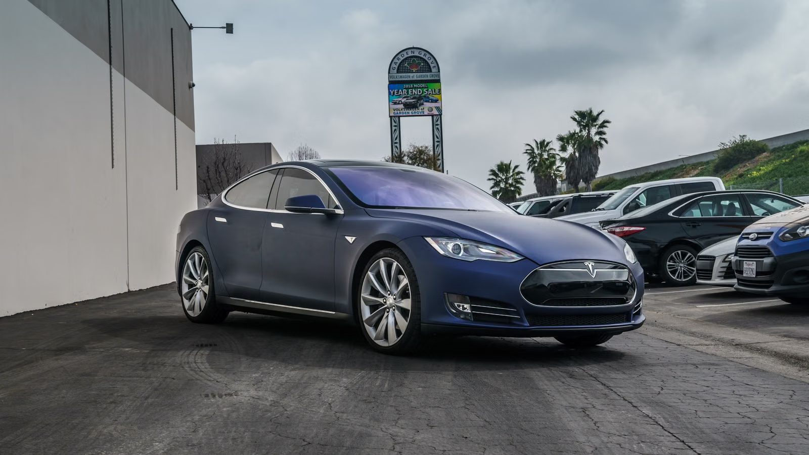 Tesla 交付量反弹与电动车需求恢复