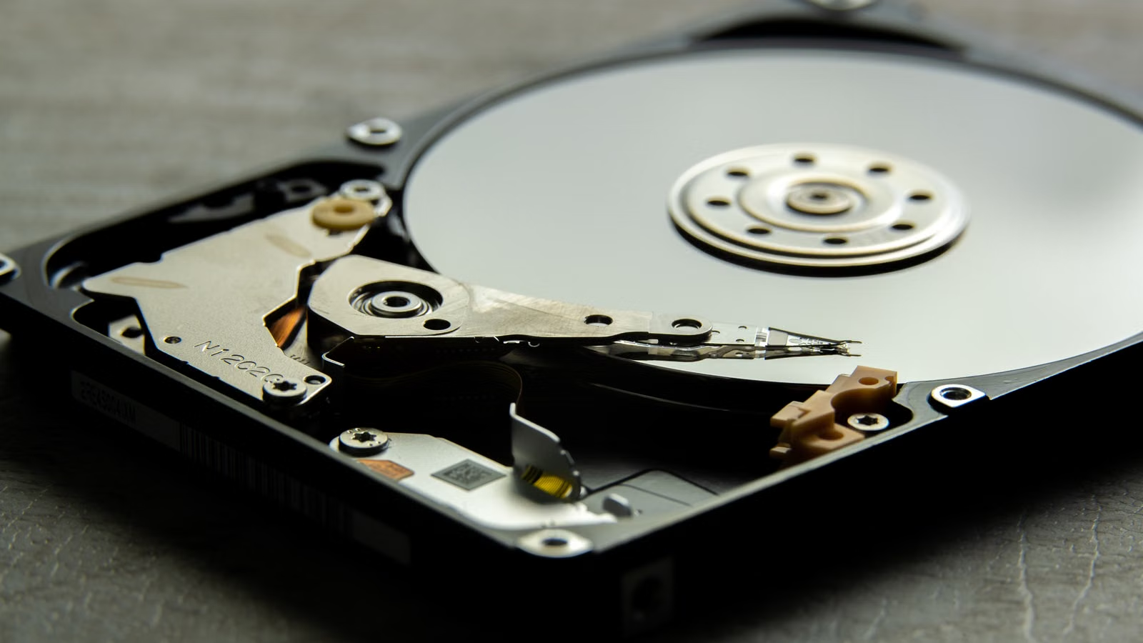 AI 数据中心中的 Nearline HDD 与长期数据存储