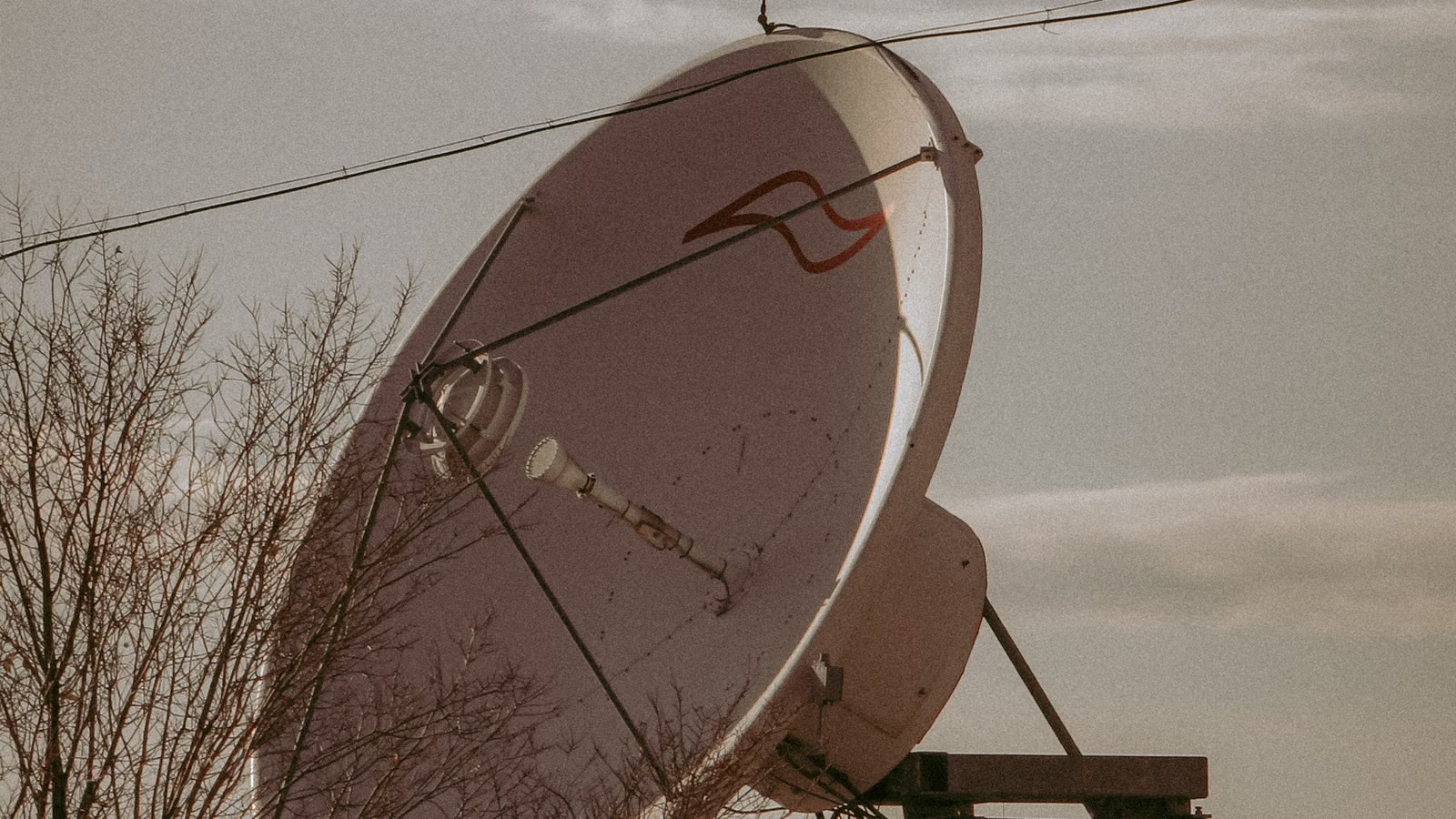 Traditional communications satellites compared with LEO satellite business models