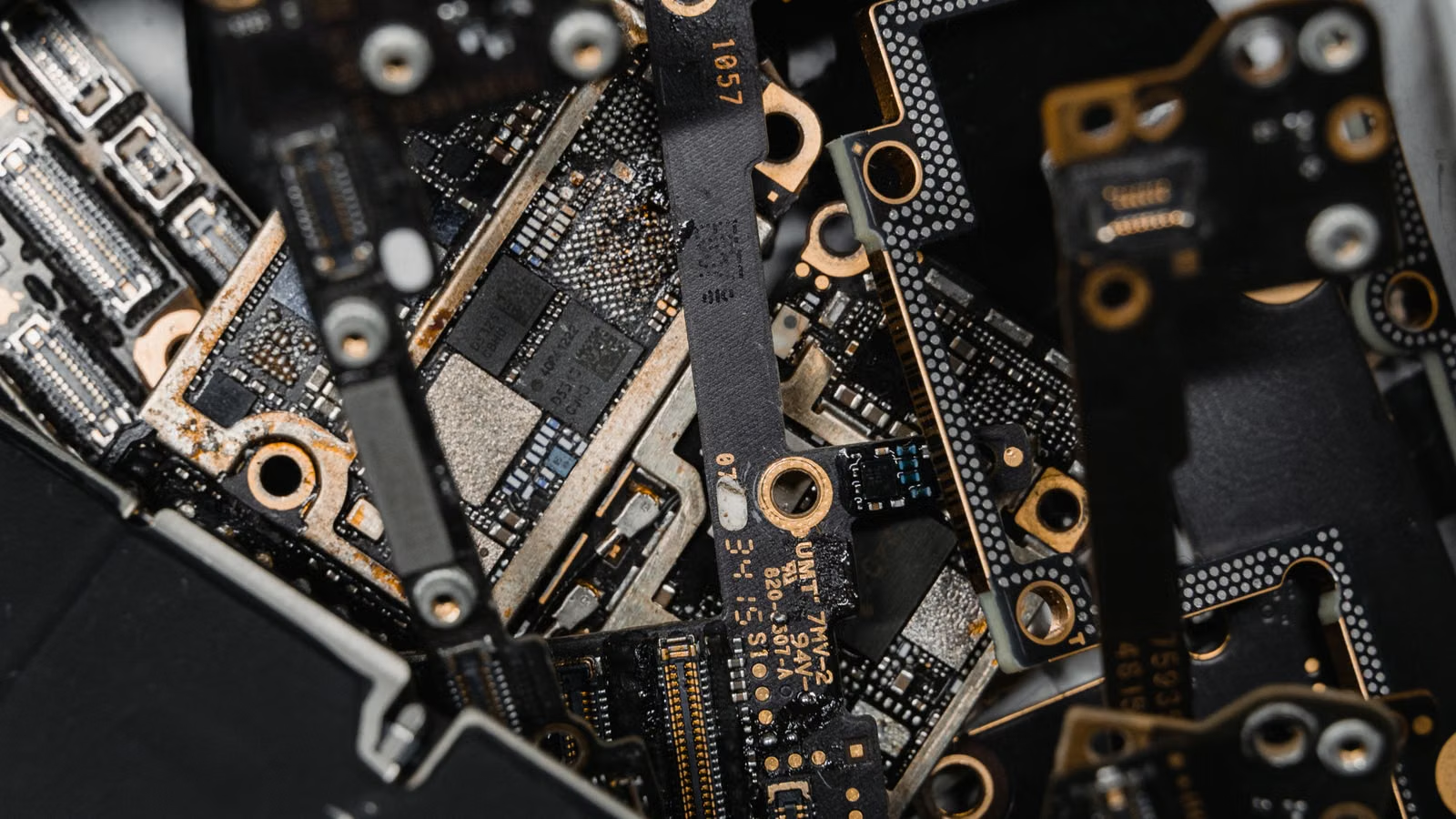 Lithography equipment and advanced manufacturing in the AI chip supply chain