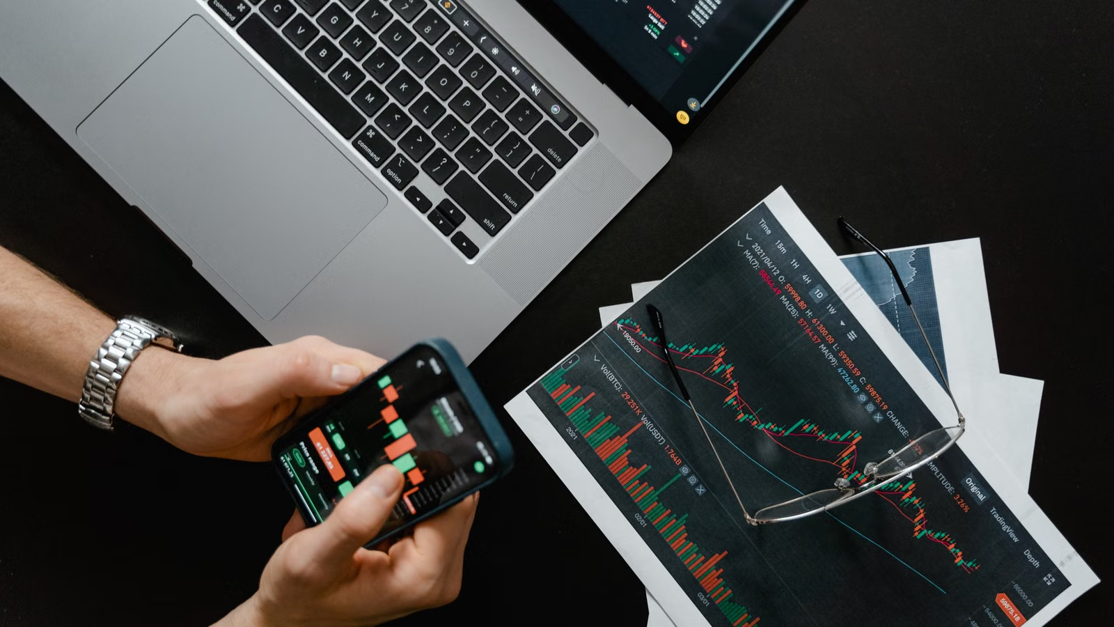 Leveraged semiconductor ETFs and high-volatility trading risk