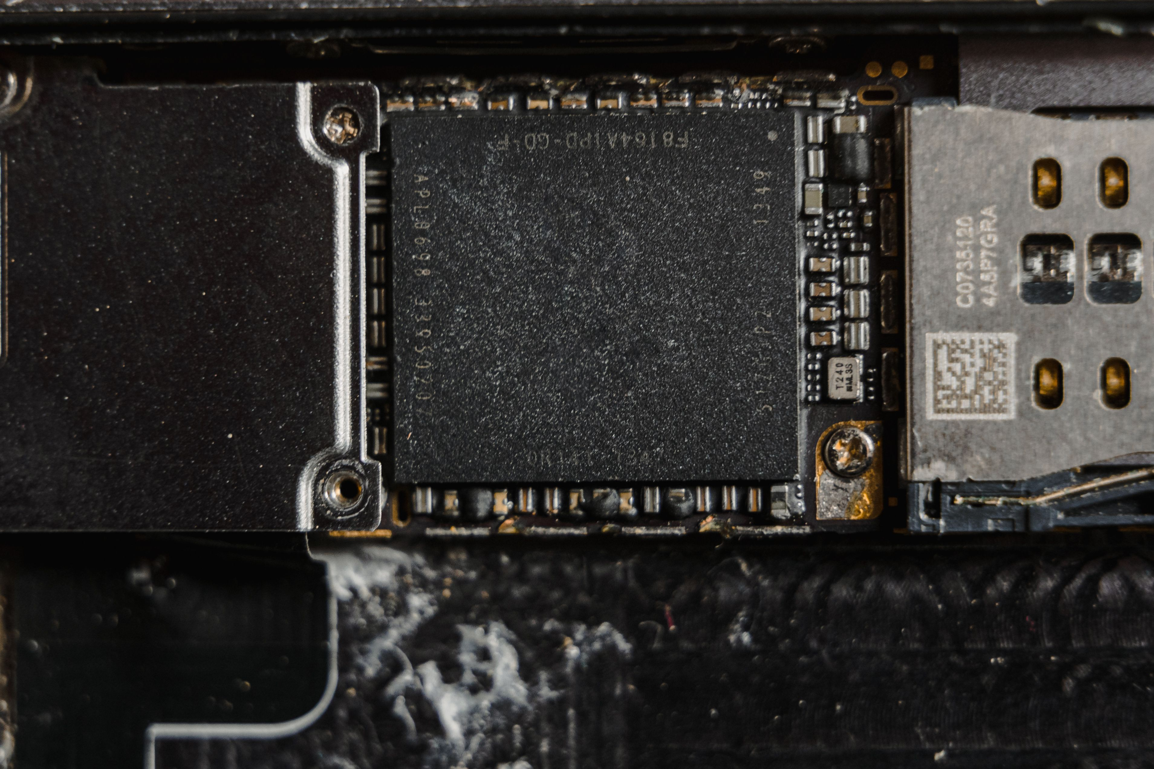 Semiconductor chips and supply chain transmission risks