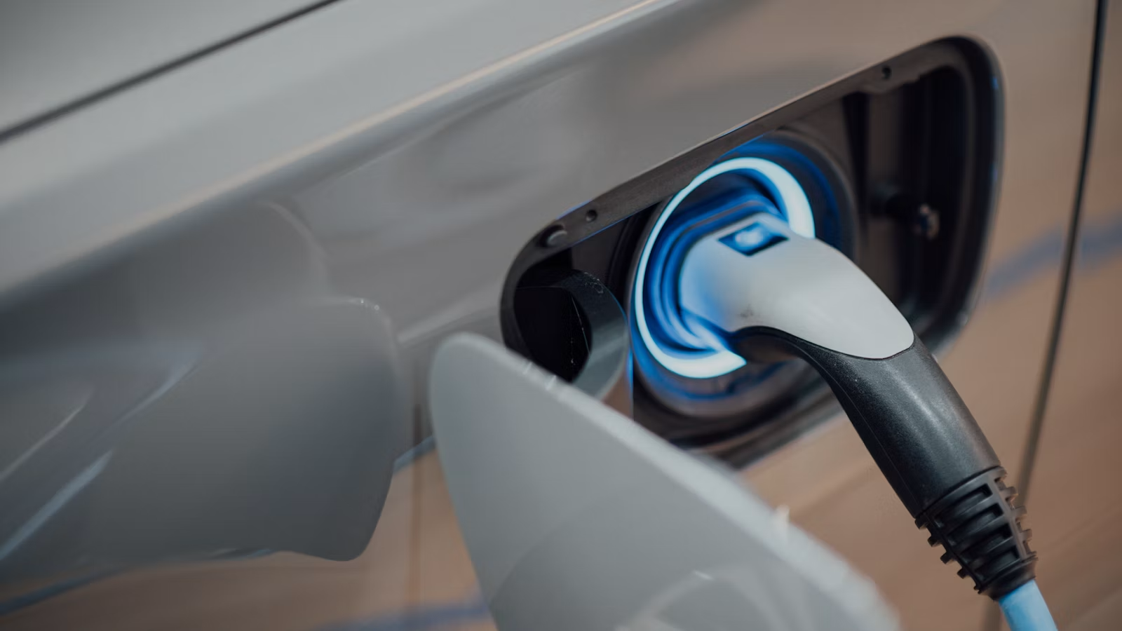 LCID Valuation and EV Industry Risk After Rumor Clarification