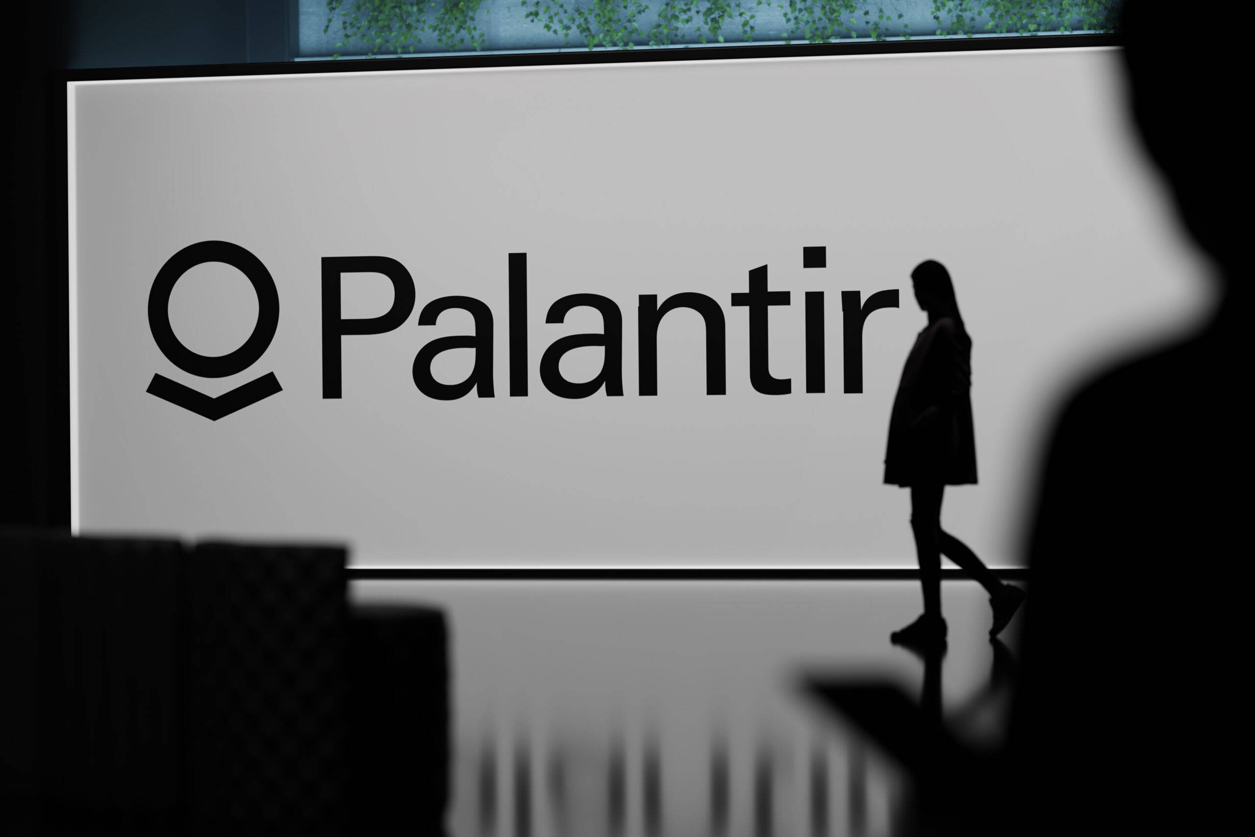 花旗下调Palantir目标价至200美元仍坚定看多：商业业务反弹可期，2027年增长预期上调