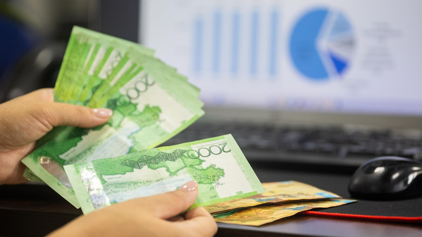 LCID 与 RIVN 现金跑道与资金缓冲对比
