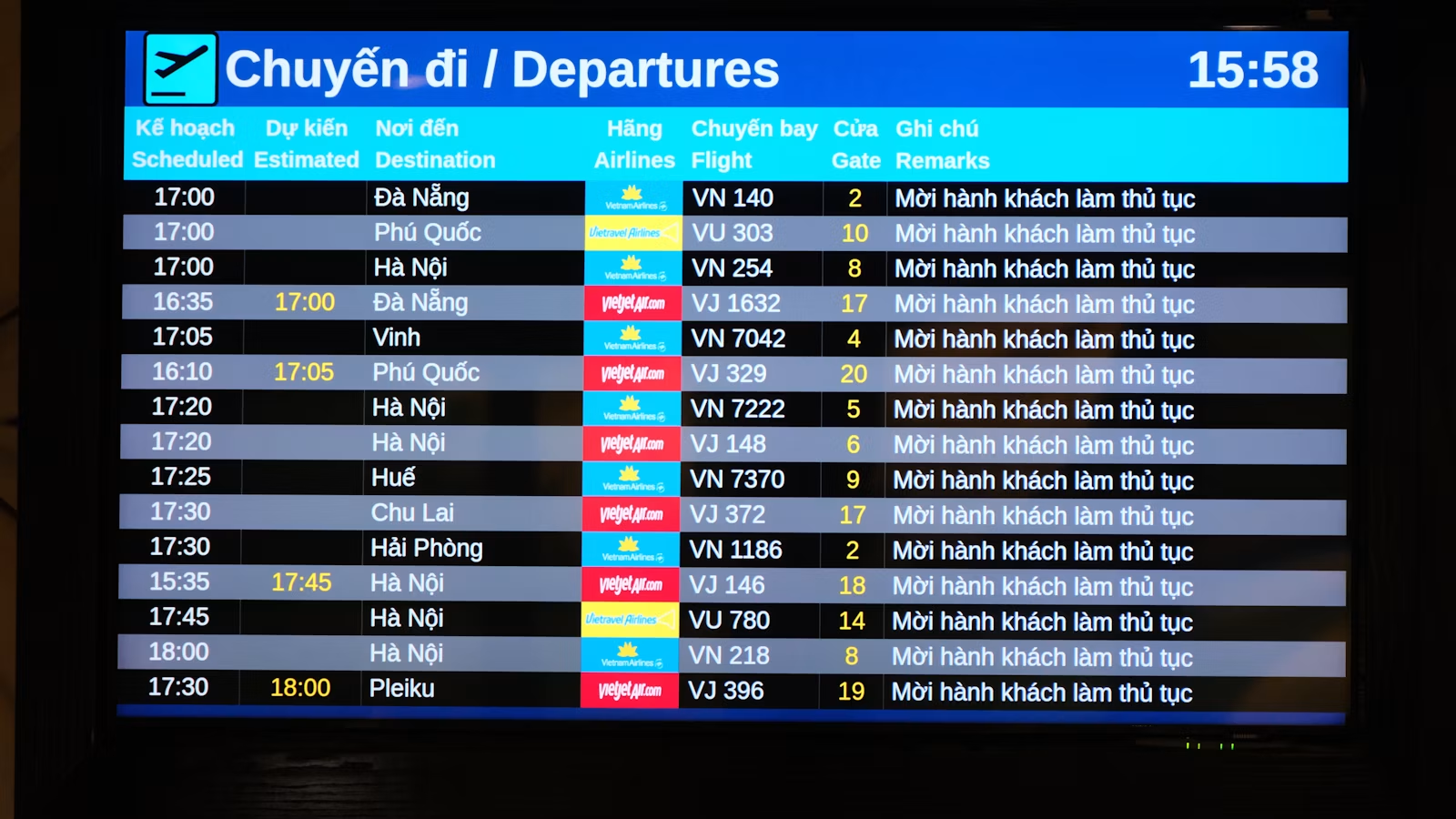 Departure board ng paliparan