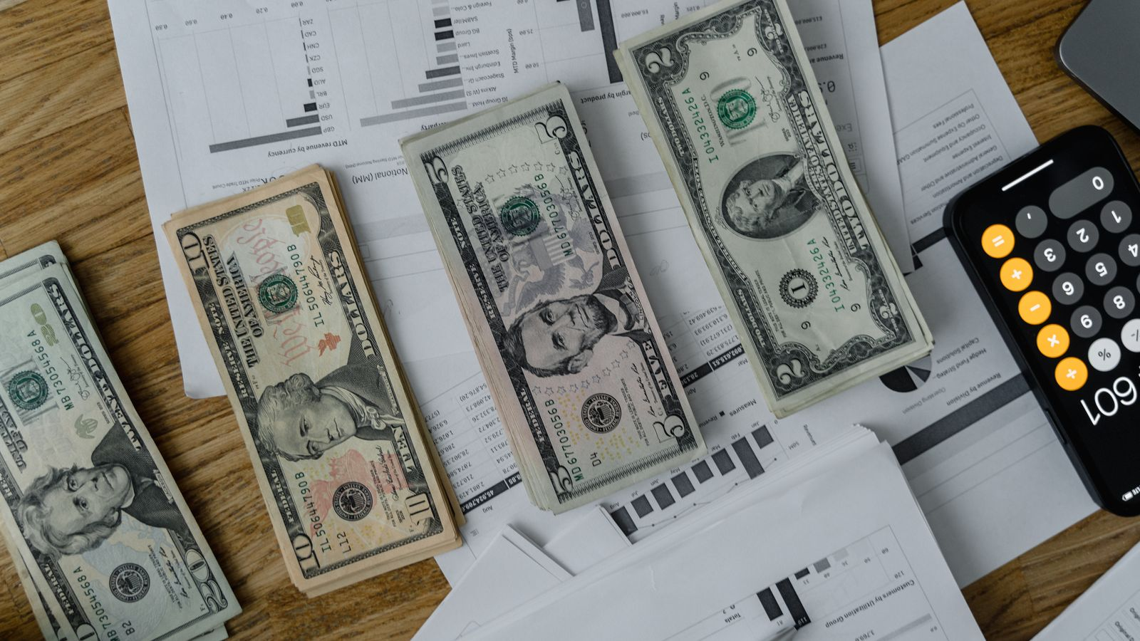 Cash, a calculator, and personal financial planning documents