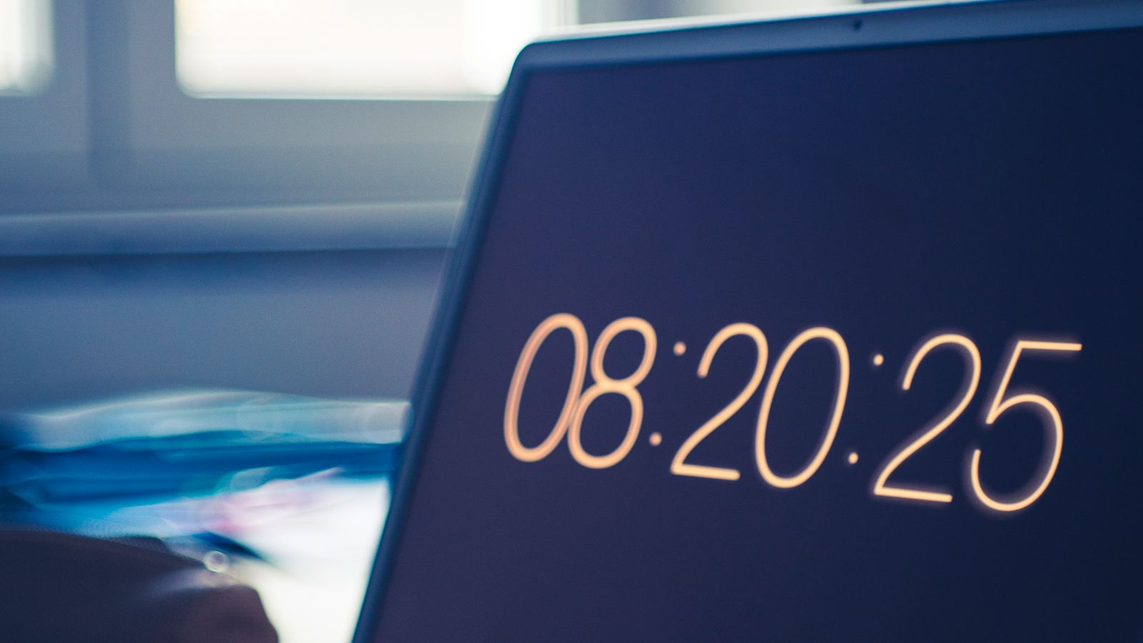 A digital clock on a computer screen illustrating the different starting points for wire transfer estimates